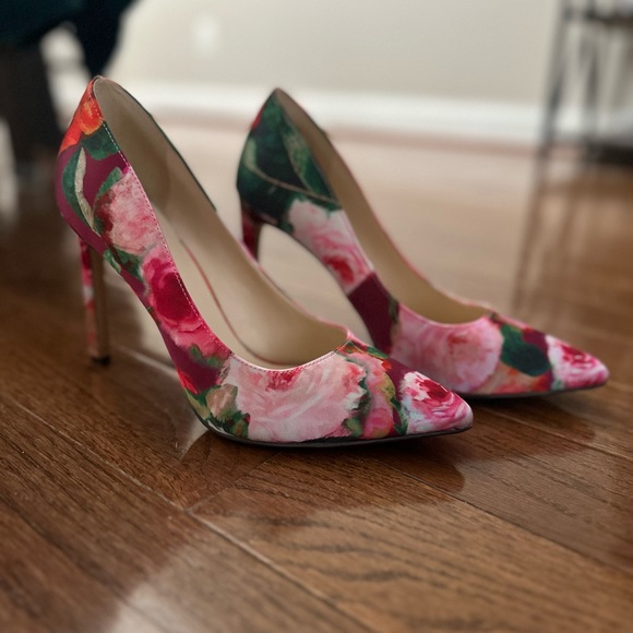 Glamorous Floral Heel Pumps. Mint condition. - Picture 2 of 5